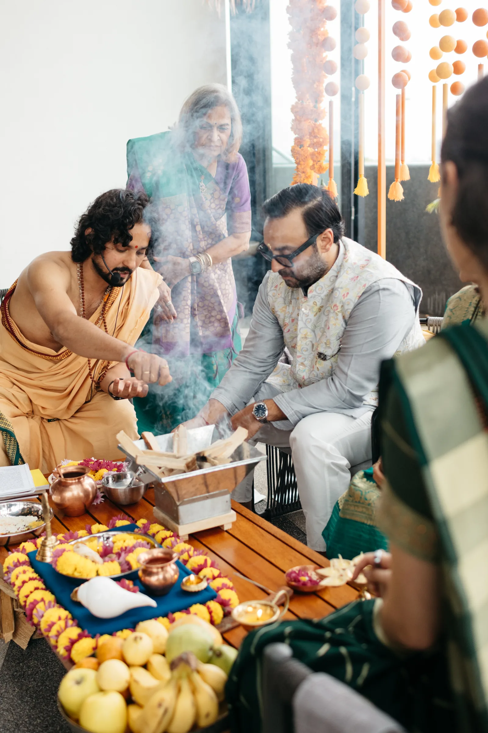 Pandit Dipanshu Barvariya guiding a family through a sacred fire ritual